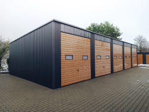 17×7 m-es lemezcsarnok / lemezgarázs, fekete + tölgy színben, Jorik modell